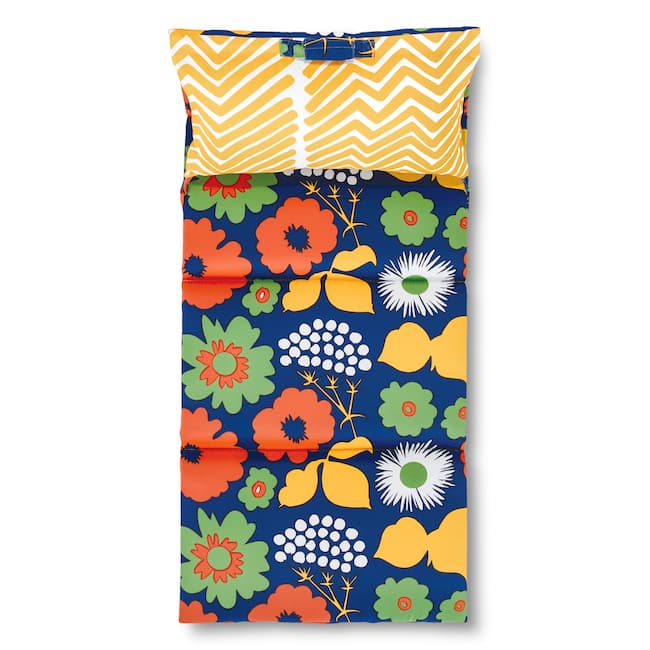 Su colaboración con Target llega justo a tiempo para ponerle color al hogar en primavera y para prepararse para el verano y la playa.