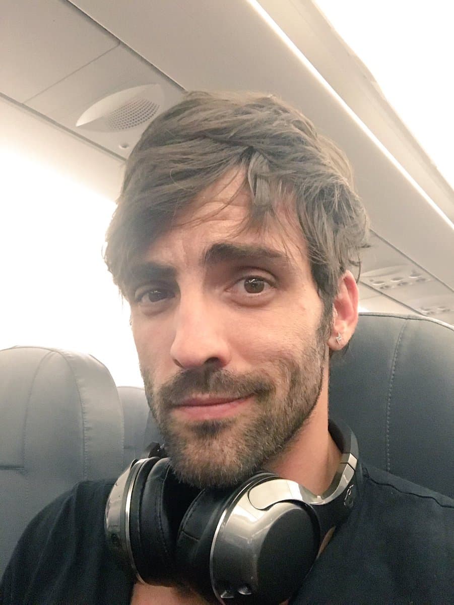 Después de hacer personajes secundarios en algunas telenovelas de Estados Unidos y Latinoamérica, la revista 'Quién' lo incluyó como uno de los 12 hombres más sexys de México, esto en el año 2009.