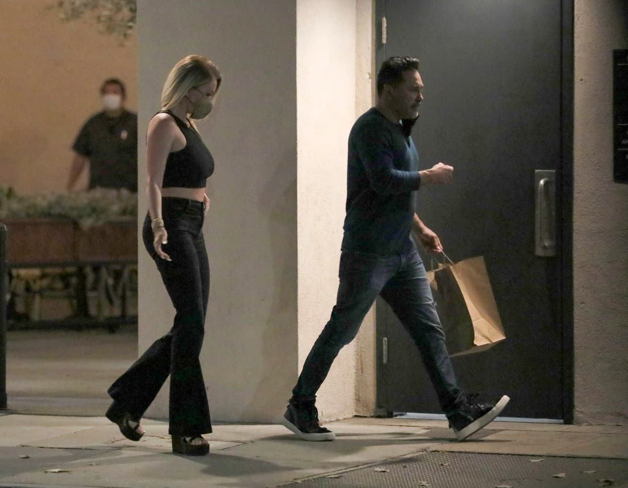 Antes de la hija que tuvo con Shanna Moakler, Oscar de la Hoya se convirtió en padre de su primogénito, Jacobo de La Hoya, quien nació en 1998. En el año 2000, nació su tercer hijo: Devon.