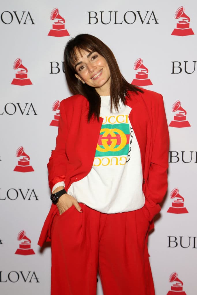 "De eso hablamos mucho en la serie, en un episodio. Tenía mucha presión social porque todo mundo te la pone y porque mi mamá quería ser abuela, así que congelé mis óvulos, los dejé en Nueva York, ahí están, les pago una renta anual".