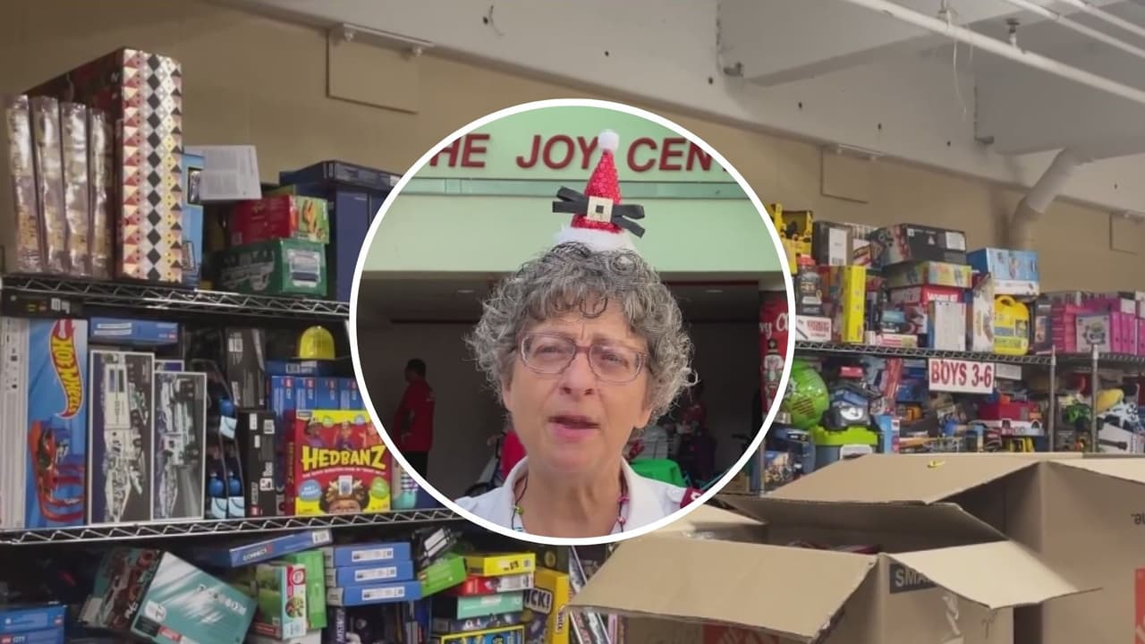 Donaciones comunitarias llevan regalos de Navidad a familias necesitadas en Pinellas