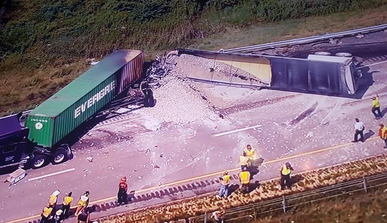 Al menos una persona muerta en un choque ocurrido en la I-80 este lunes. Hay varios vehículos involucrados. Tome precauciones pues hay varios carriles cerrados en esa área.