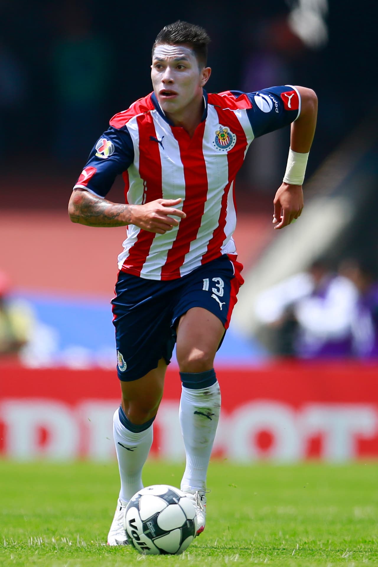 Deja las Chivas de Guadalajara para pasar al Fiorentina de Italia.