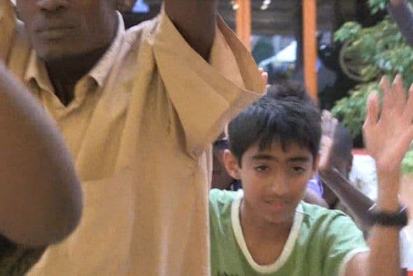 Durante el asedio, las fuerzas de seguridad y los cuerpos de voluntarios han conseguido evacuar a un millar de personas del centro comercial.