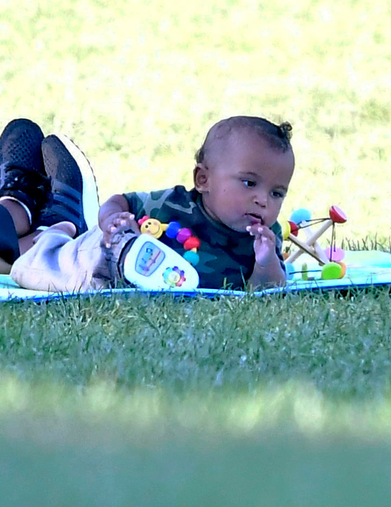 Tenía algunos juguetes para entretenerse.