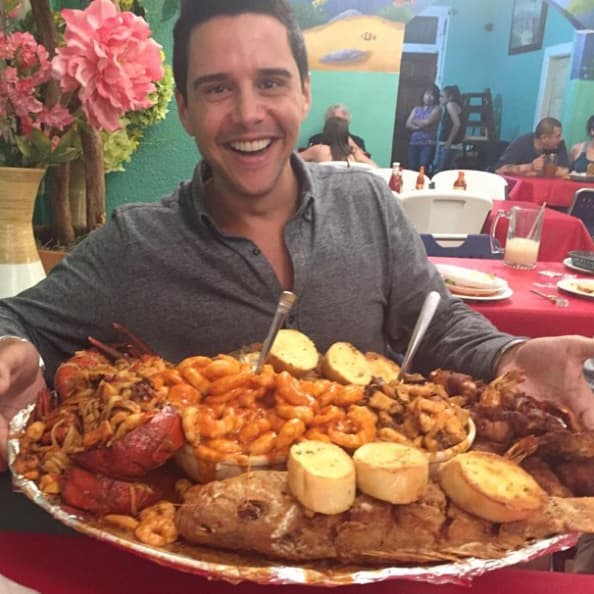 Alejandro Chabán: "Así me recibe mi gente de #CHICAGO con esta deliciosa Charola de Mariscos". (Junio 24, 2016)