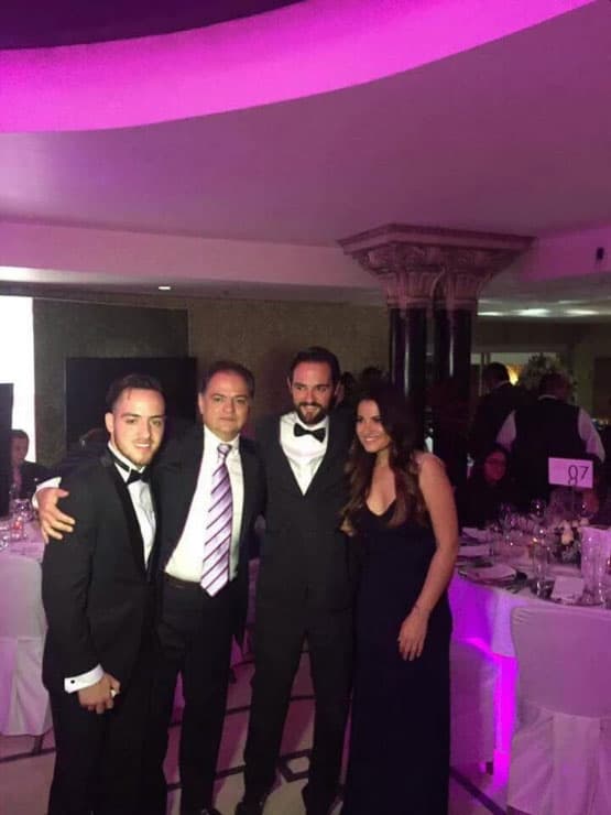 "Me acuerdo perfecto el día q llegaste a la casa con días de haber nacido y te vi en los brazos de mi madre y dije q me dolían los ojos para no verte por celosa 😂 hoy no podría agradecer más ese día q me regaló a mi mejor amigo... Te amo profundamente nunca hay palabras suficientes para decírtelo gracias por tanto❤️". ¿Crees que se parece a sus hermanos?