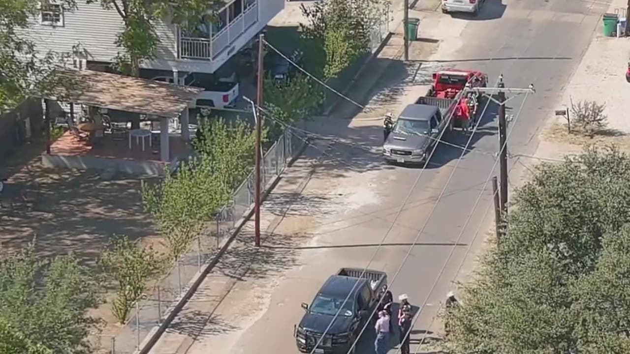 Al momento se desconoce la razón por la que Hernández Jaimes presuntamente disparó y 
<a href="https://www.univision.com/local/austin-kakw/tiroteo-mcgregor-texas-familiares-identifican-victimas-madre-hispana-hijos-adolescentes">mató a las cinco personas en McGregor</a>, una ciudad de 5,200 habitantes al oeste de Waco.