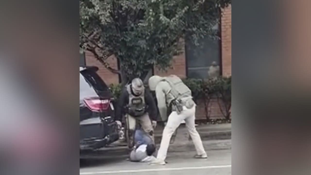 Nuevo video del arresto, por confusión, de un estadounidense por agentes migratorios en Illinois