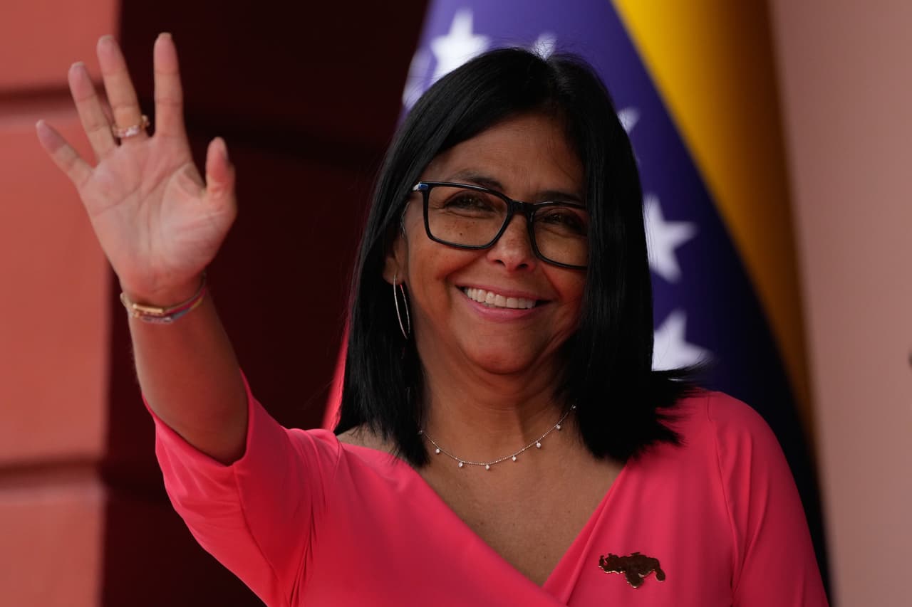 El Gobierno de Trump pide a los fiscales frenar las investigaciones penales contra Delcy Rodríguez, según AP