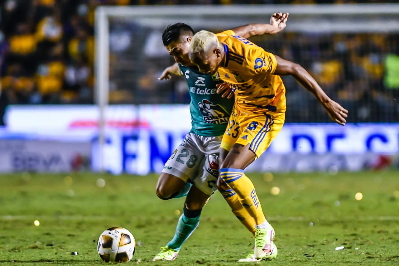 Tigres demuestra las garras que tiene para jugar semifinales y les bastan slo cinco minutos para que Florian Thauvin y Carlos González le den la vuelta al marcador y los locales terminen venciendo 2-1 a la 'Fiera'.