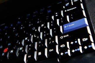 La lista de periodistas y medios afectados por la interceptación militar en Colombia