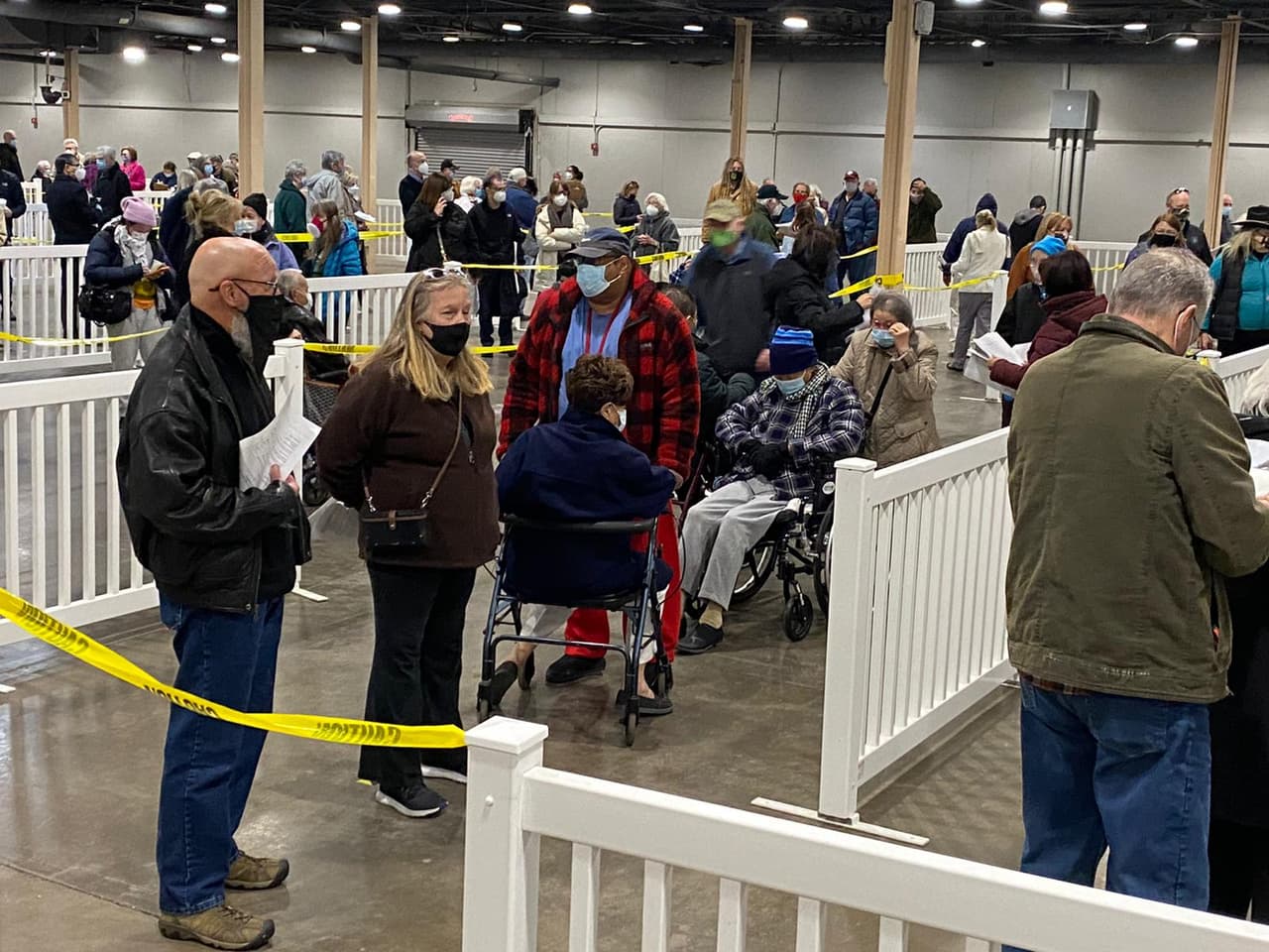 El juez del Condado Dallas, Clay Jenkinks, asistió a la apertura junto a el alcalde de Dallas, Eric Johnson.