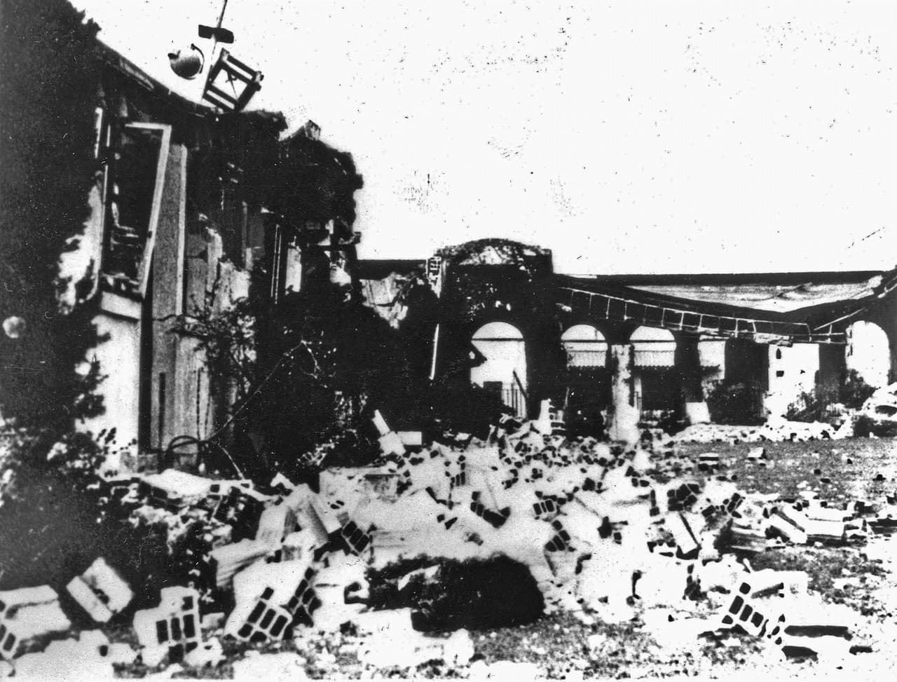 El terremoto de 1933 cobró la vida de 115 víctimas y se sintió en casi todos los condados que conforman el sur de California, según USGS. Esta foto muestra lo que quedó de la secundaria Politécnica en Long Beach.
