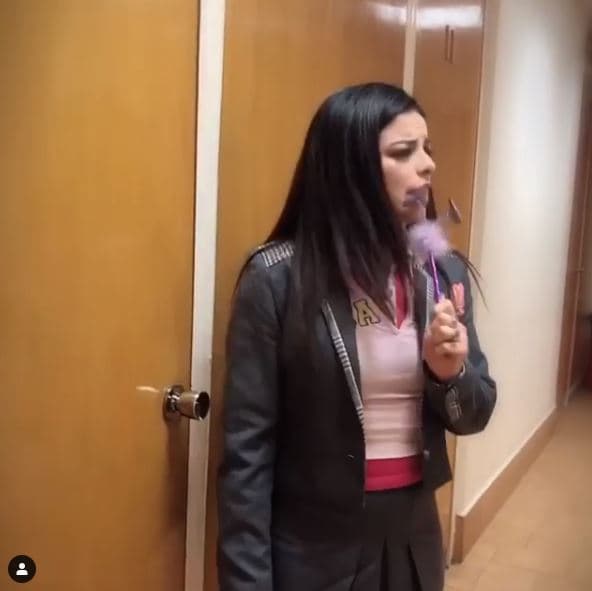 "Éramos enemigas y ya no más, no entiendo lo que pasó. ¿Y si hacemos un reencuentro? No tiene que ser un reencuentro. Ya me voy”, finalizó Isfel.