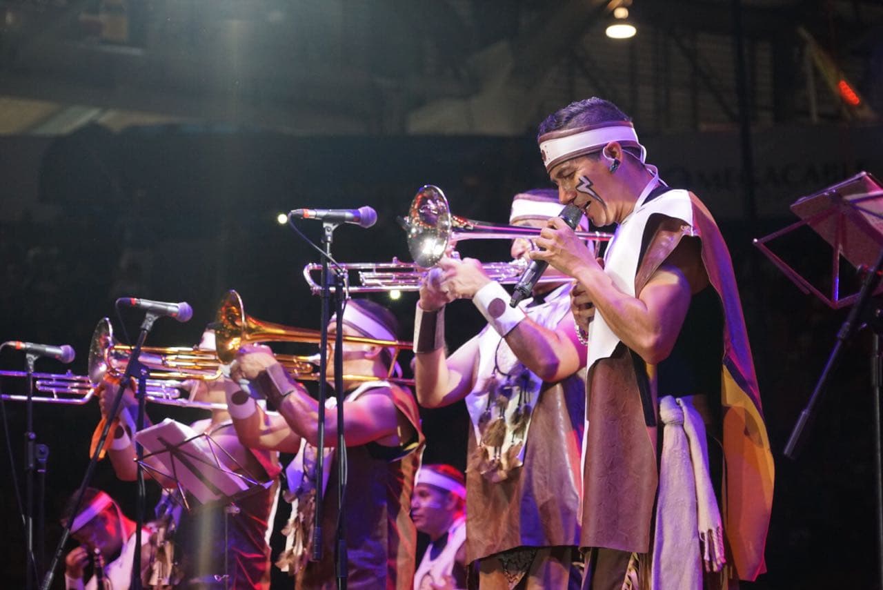 Banda Cuisillos se salva de accidente en Arizona gracias a oportuna maniobra del chofer de su autobús