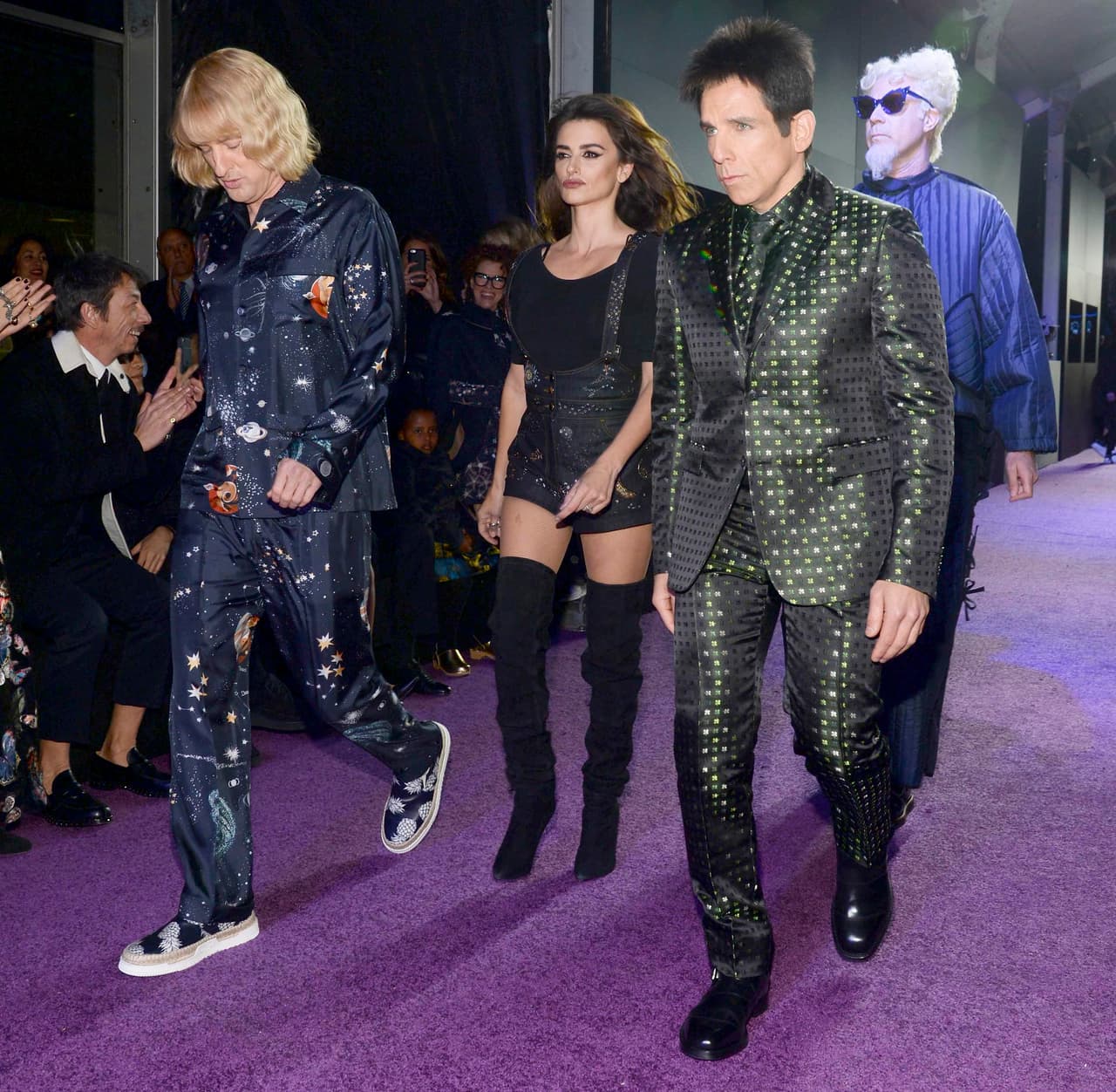 Atrás de ellos venía Will Ferrell, quien interpreta al villano en la cinta.