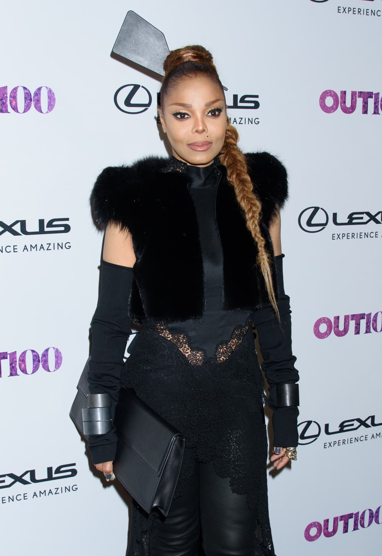 Janet Jackson es otra de las celebridades que se han caracterizado por vestidos completamente negros.