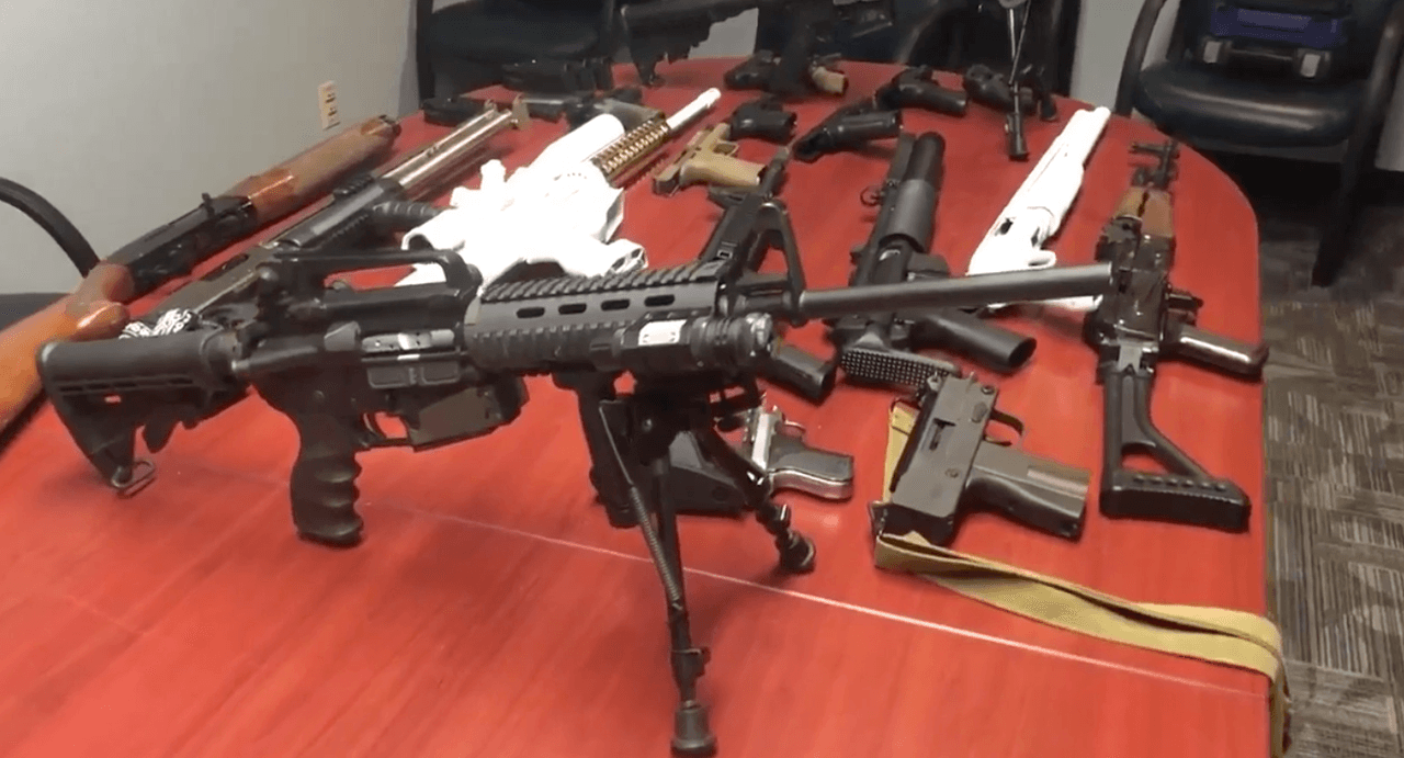 Hallan un arsenal de armas en la casa de un hombre que amenazó con "matar a gente inocente"