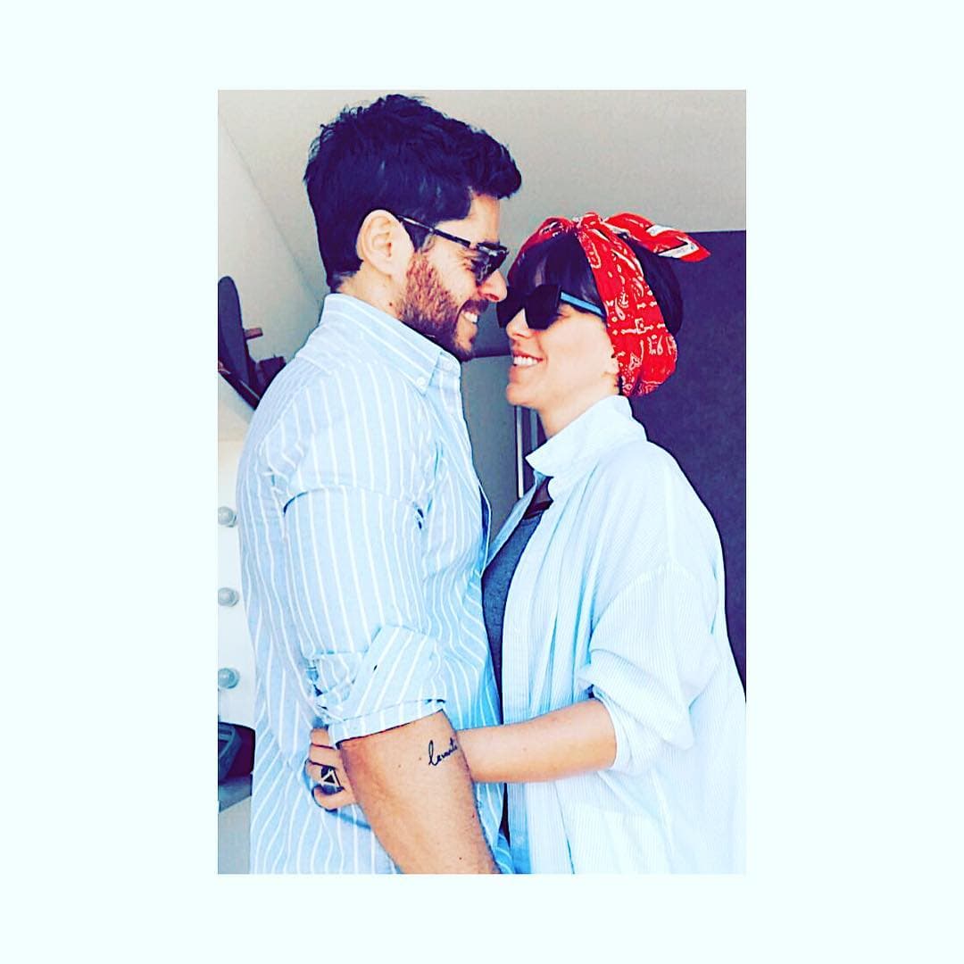 La pareja es la envidia de muchos, pues se puede ver que se llevan de maravilla, formando una de las parejas más sólidas del mundo artístico.