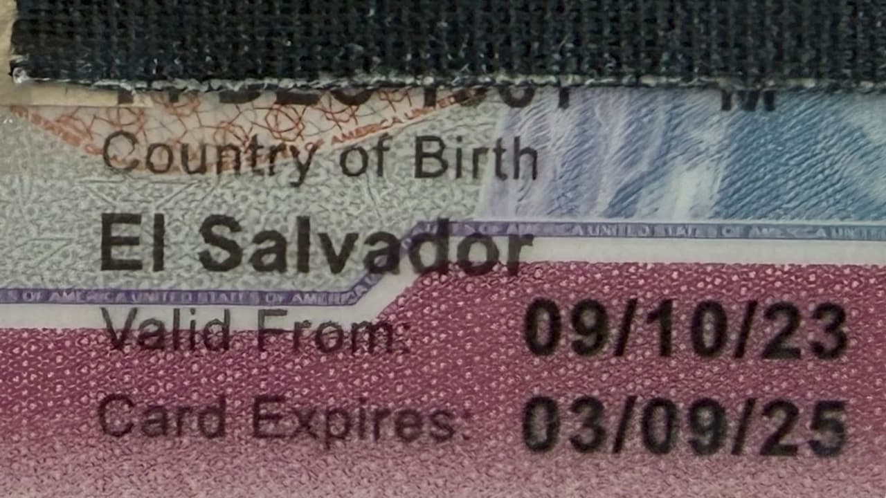Salvadoreños con TPS denuncian que amanecieron con despidos en medio de confusiones por sus permisos de trabajo