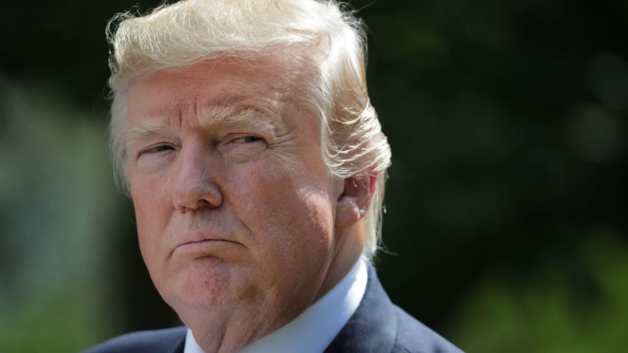 Líder republicano de mayoría del Senado no descarta testigos en juicio contra Trump