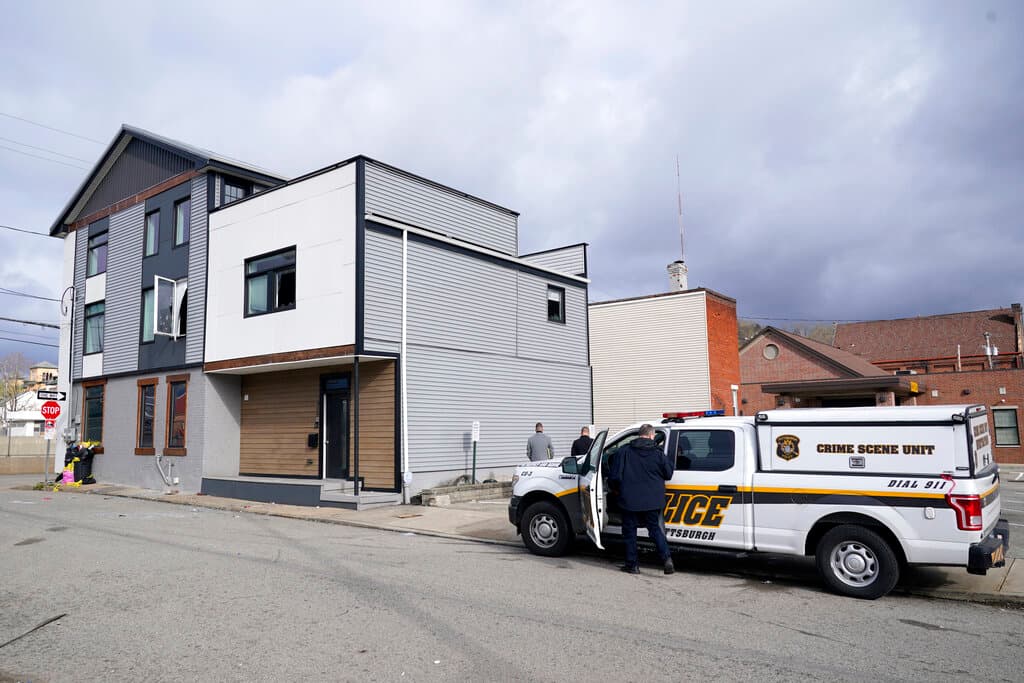 Las autoridades se han pasado todo el día interrogando y buscando testigos que permitan aclarar de forma contundente qué pasó y quiénes son los responsables.