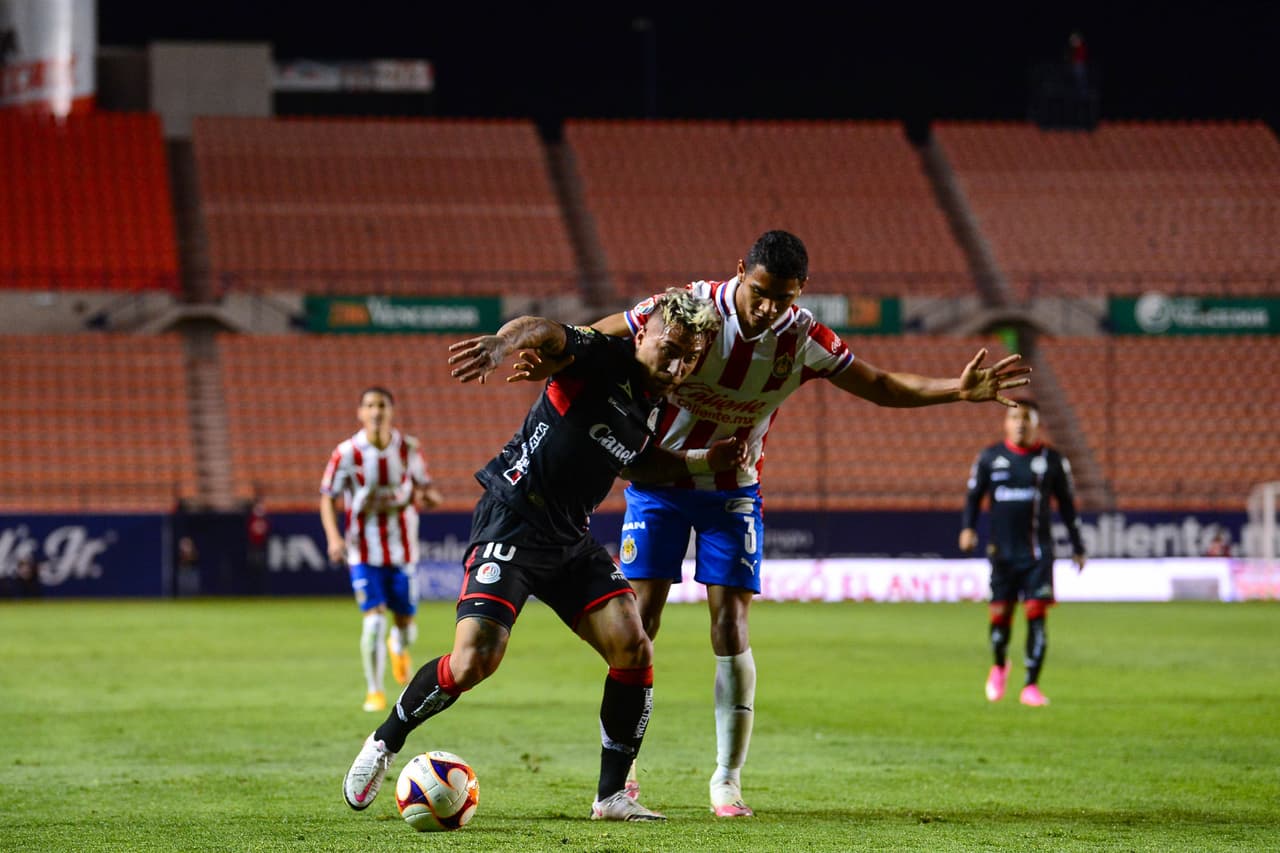 Con doblete de Nicolás Ibáñez y gol de Ramiro González los potosinos vencen 3-1 a las Chivas y se quedan con los tres puntos.