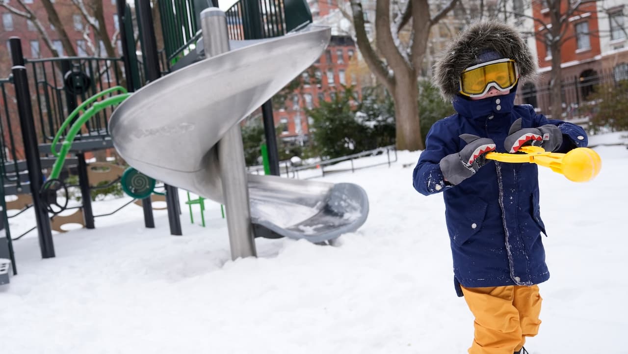 Suspenderán clases en escuelas públicas de la ciudad de Nueva York por tormenta.