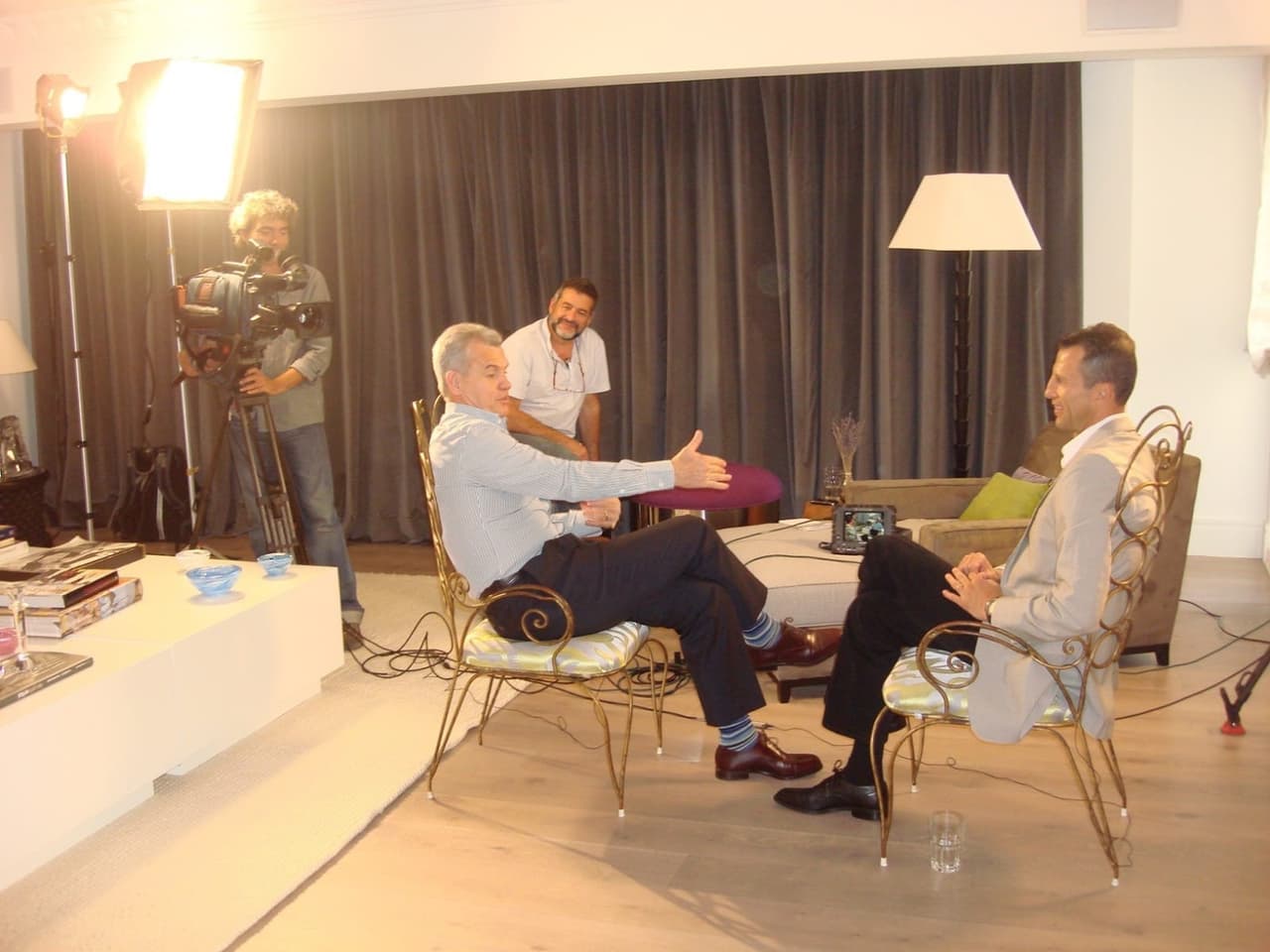 Más de Félix Fernández en plena entrevista con el 'Vasco' Aguirre.