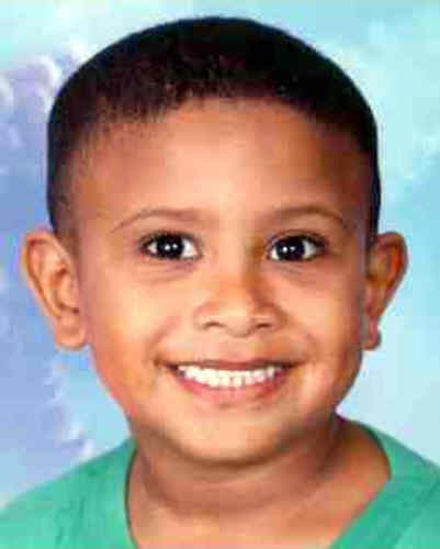 Rolando Salas desapareció en 1999 cuando tenía 5 años de edad. El pequeño fue visto por última vez mientras jugaba en un parque en Toa Alta, Puerto Rico. Durante las investigaciones previas, se mencionó la posibilidad de que su desaparición estuviera relacionada con el narcotráfico. Sin embargo, las autoridades descartaron esa teoría. La policía ha recibido reportes de personas que presuntamente han visto a Rolando en República Dominicana, España y Estados Unidos, pero el caso sigue sin resolverse.