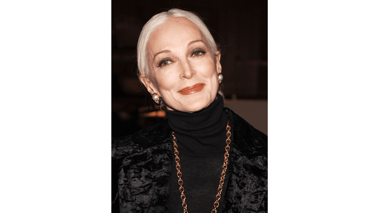 La modelo Carmen Dell'Orefice en 2006.