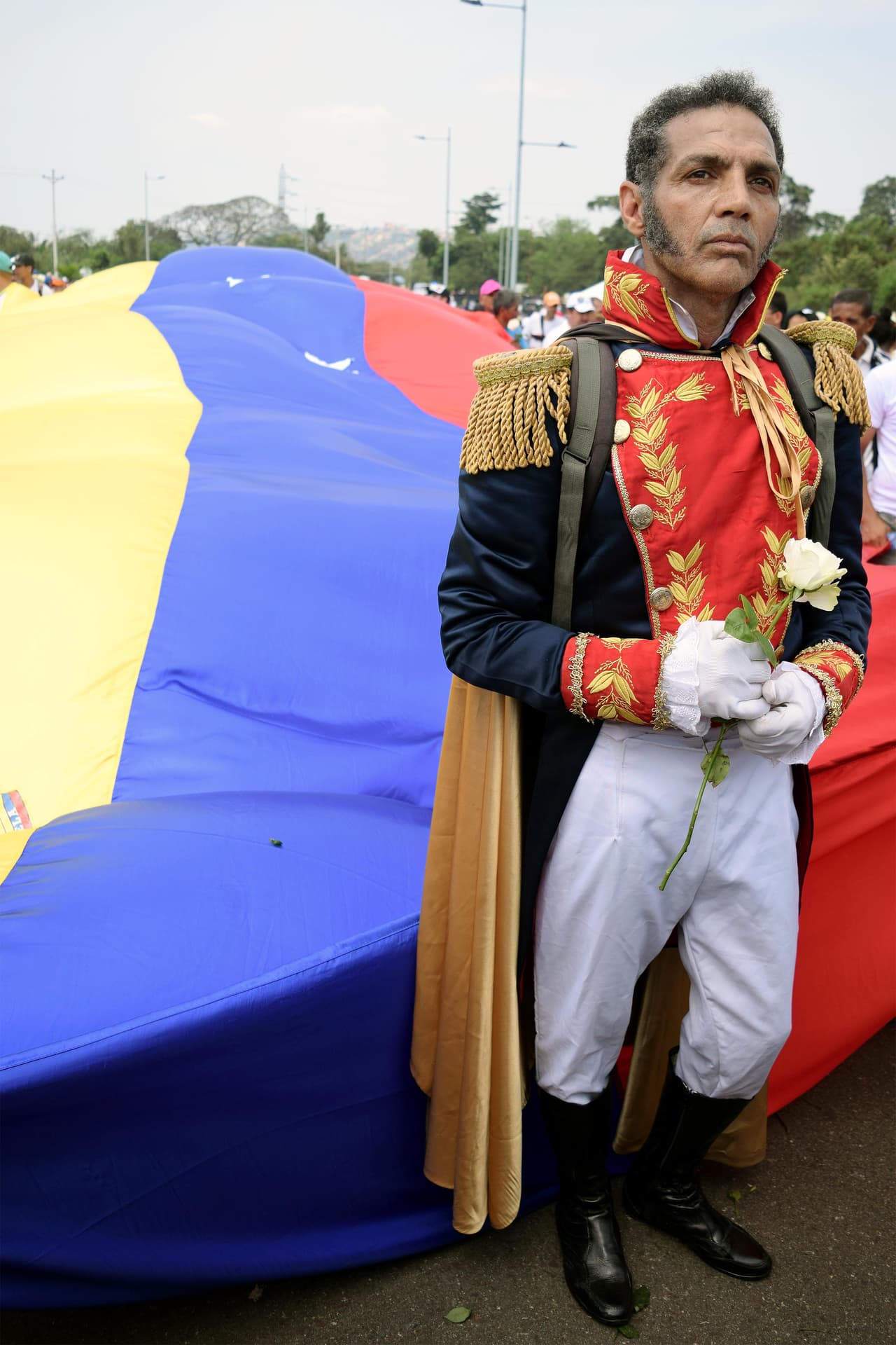"Que vengan los gringos o la mujer maravilla pero que nos ayuden": la represión frustra la entrega de ayuda a Venezuela