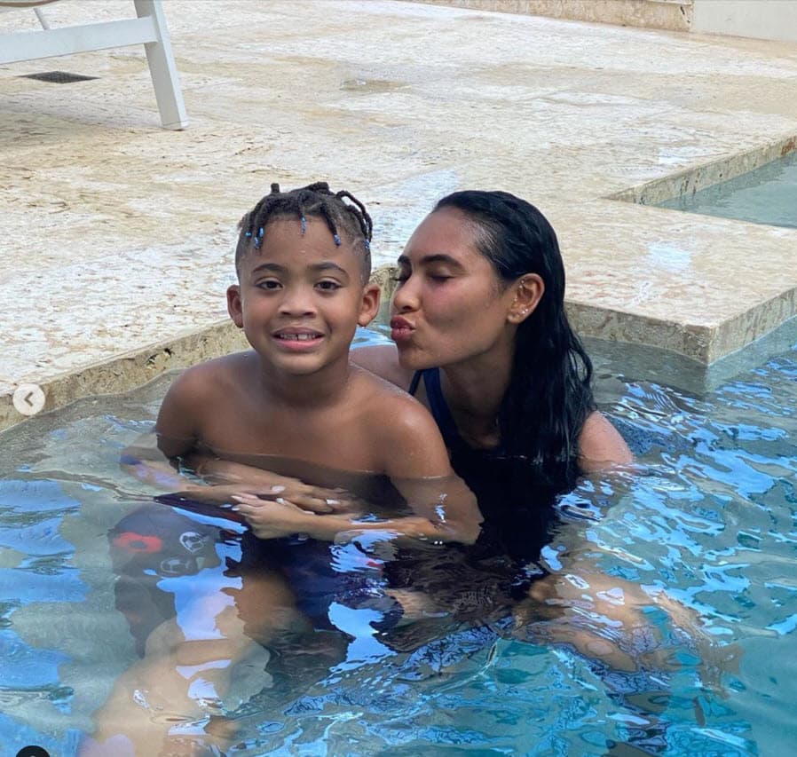 No viajó sola. Lo hizo acompañada de sus hijos: Shaniece Hairston, de 27 años, y Carl Leo Crawford, de 6.
<br>