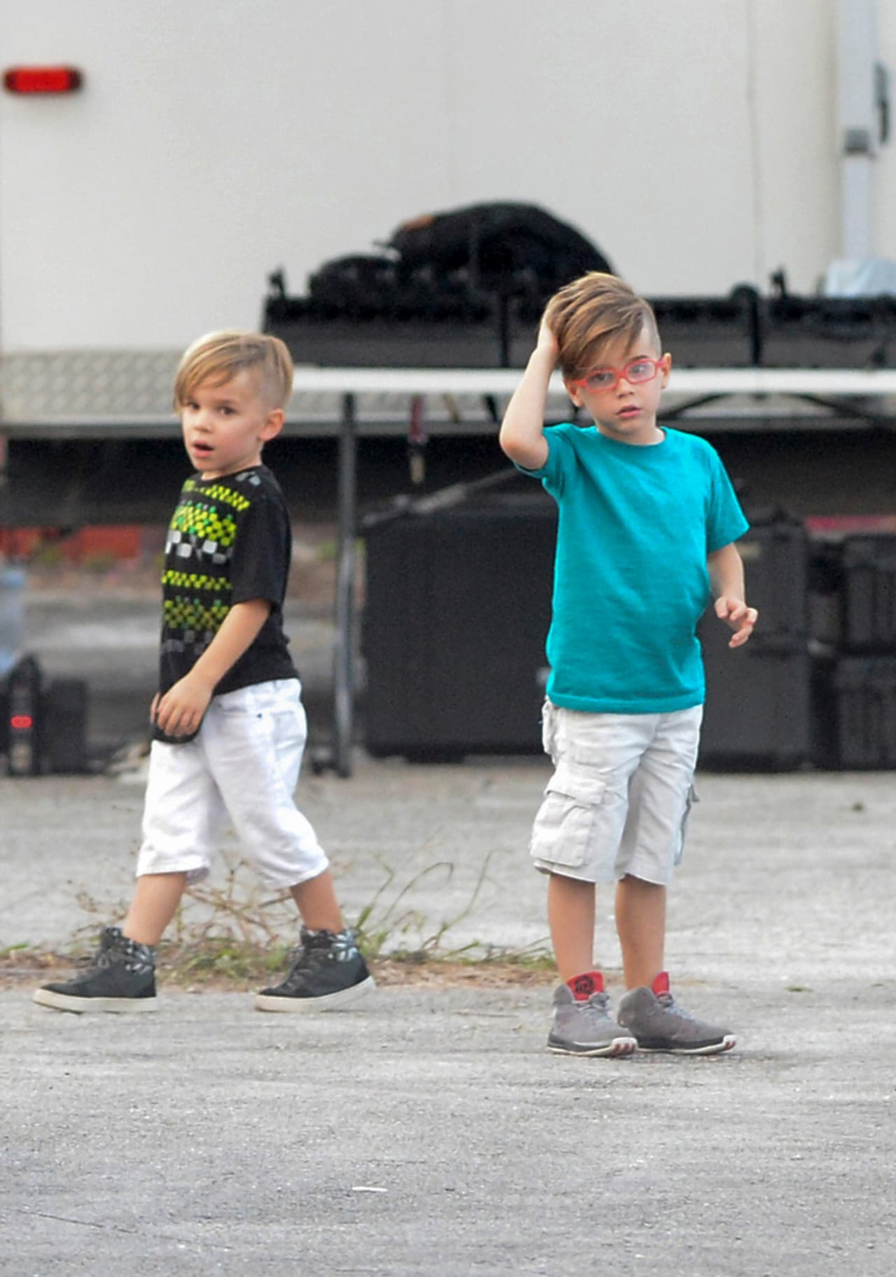 Valentino y Matteo son la adoración de Ricky Martin. Son un ejemplo a seguir en cuanto a estilo, pues ya sea usando shorts y playeras, o zapatitos y camisas, nos dan muchas ideas para enviar a los pequeñines con esos 'looks' a la escuela.