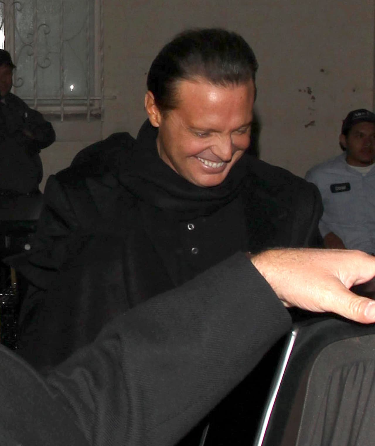 La parejita se fue de paseo por Beverly Hills, pero parece que el vinito hizo efecto.