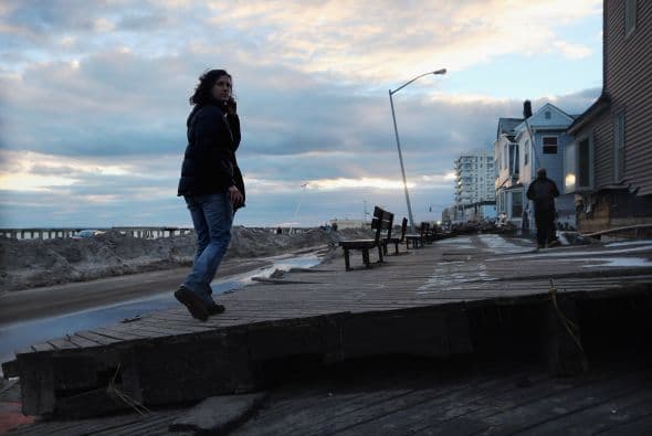 Entre 30 mil y 40 mil personas, cuya vivienda fue destruida o sufre daños o sigue sin electricidad o gas, necesitan urgentemente un techo ante la ola de frío, anunció el alcalde neoyorquino, Michael Bloomberg, en una rueda de prensa junto con el gobernador del estado, Andrew Cuomo.