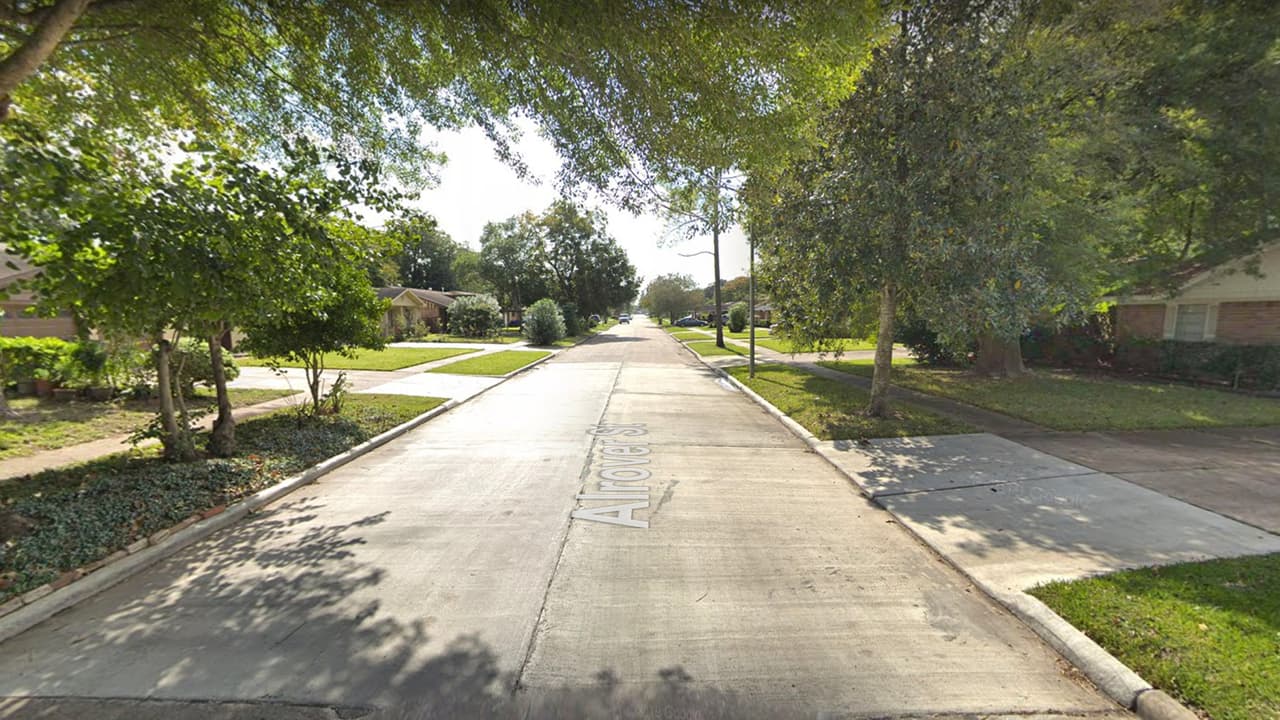 El incidente ocurrió en la cuadra 14430 de la calle Alrover, al suroeste de Houston.