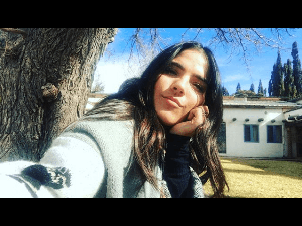 "Me encanta 
<b>ir al cine,</b> así que sí podría ser también una de mis citas, y tres, yo creo que, se oye muy cliché, pero 
<b>algún lugar a bailar</b>", mencionó.