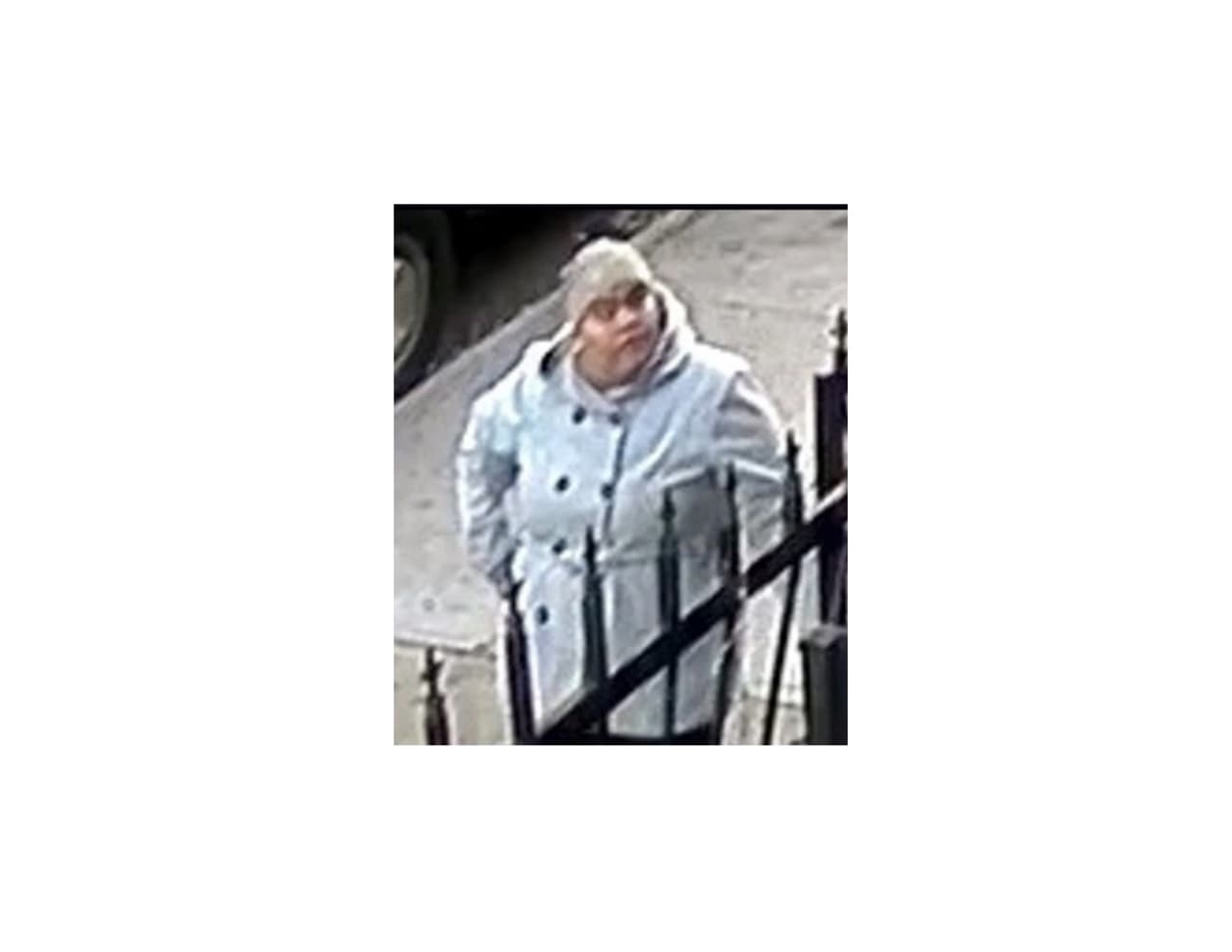 Hispana arrestada por involucrar a menor en robo de Queens