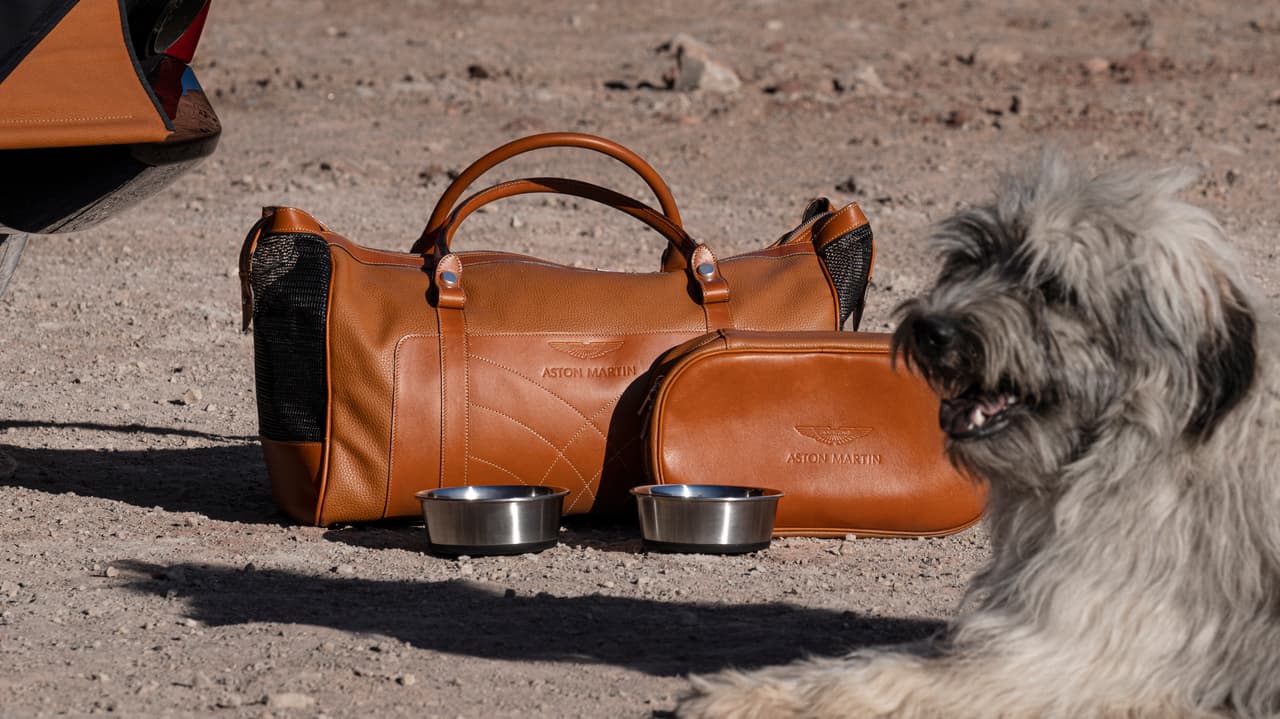 La Aston Martin DBX 2021 debuta en el Auto Show de Los Ángeles 2019.