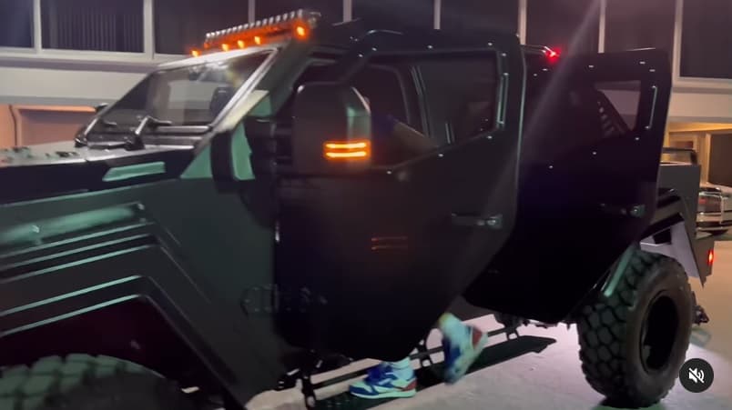 Drive your dream, web especializada en automóviles poco comunes, apunta que las Terradyne Armoured tienen un precio de 300,000 dólares, aunque puede aumentar según el modelo y los accesorios que se le agreguen.
<br>