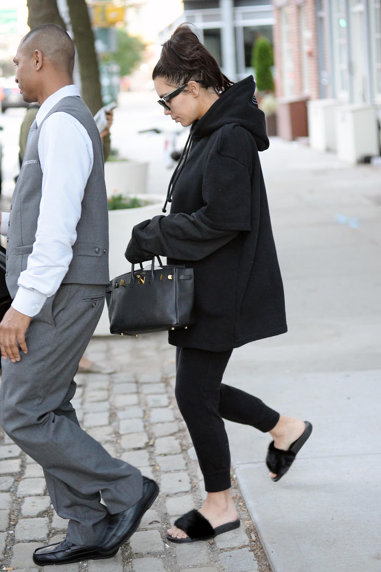 Esta vez no se detuvo a posar para las cámaras.