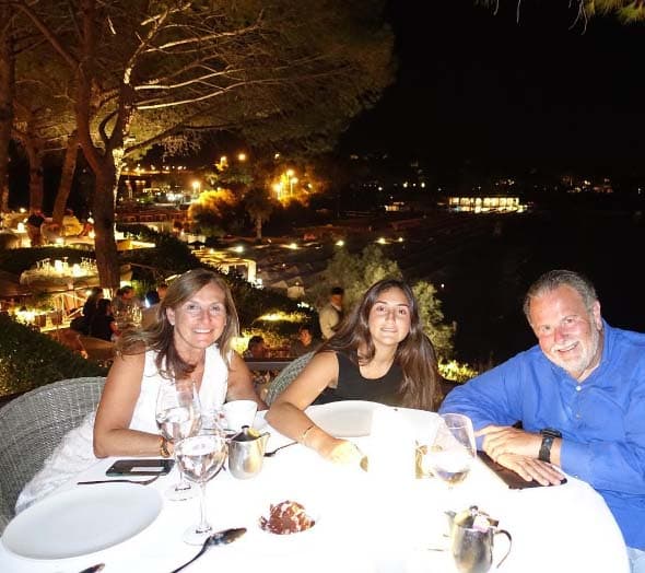 A la familia le encanta probar nueva comida.