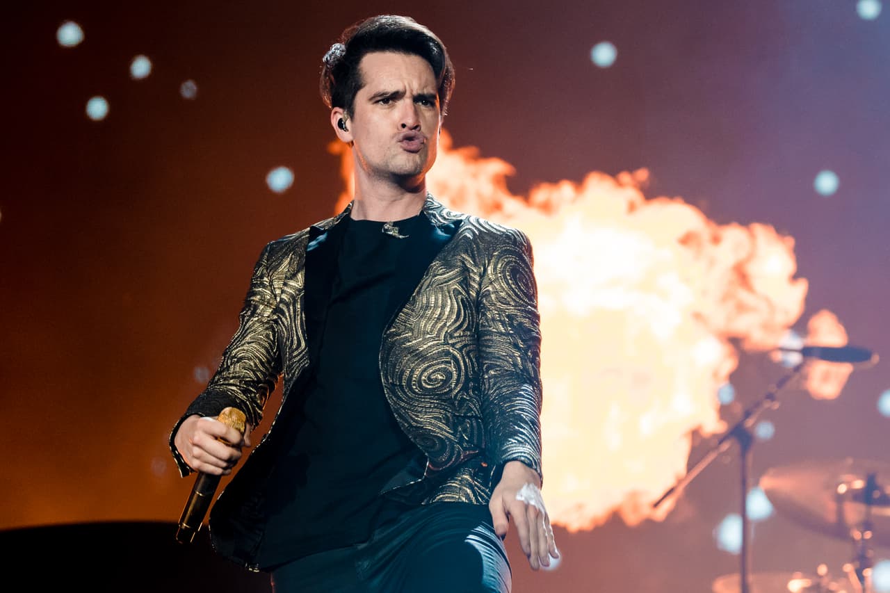 <b>Panic! At The Disco. “</b>Querida campaña de Trump, que te jodan. No estás invitado. Deja de tocar mi canción”,
<a href="https://twitter.com/brendonurie/status/1275624554514329600"><u>escribió en un tuit Brendon Urie</u></a>, líder de esta banda pop originaria de Las Vegas. ‘High Hopes’, uno de sus temas más conocidos, fue reproducido cuando el presidente subía al escenario
<a href="https://www.usatoday.com/story/entertainment/music/2020/06/24/panic-at-the-disco-brendon-urie-criticizes-trump-music-use/3248668001/"><u>en un mitin en Phoenix</u></a>, Arizona, en junio de 2020.
