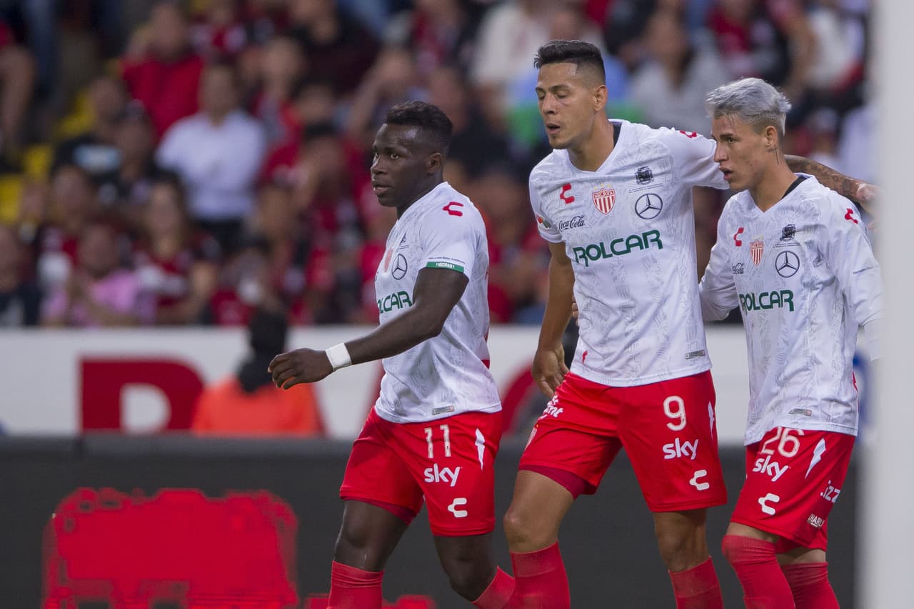 1.- 
<b>Necaxa</b>: Mauro Quiroga 12 goles y 4 asistencias | Maximiliano Salas 6 goles y 1 asistencia | Total: 18 goles y 5 asistencias | Goles del equipo: 33 | Porcentaje de goles entre ambos: 55%