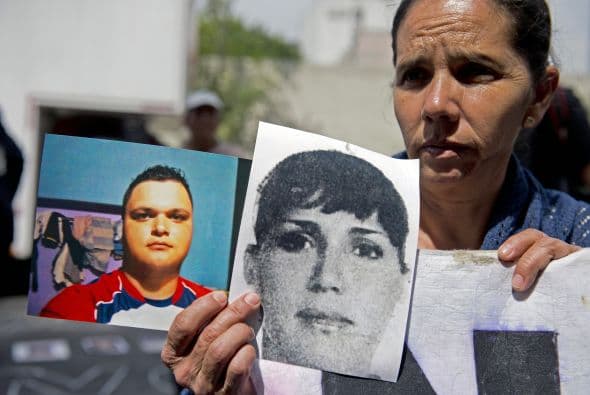 La protesta, donde hubo más de 200 personas, criticó que la investigación del asesinato del hijo de un político del Partido Revolucionario Institucional (PRI) registre importantes avances en pocos días, mientras los delitos que ellos sufrieron hace meses o años siguen impunes.