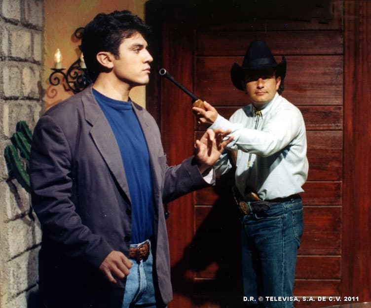 En 1992 figuró en el melodrama 'Mágica juventud', al lado de la actriz Kate del Castillo. Después participó en 'Dos Mujeres Un Camino' (1993), al lado de Laura León, Bibi Gaytán y Erick Estrada.