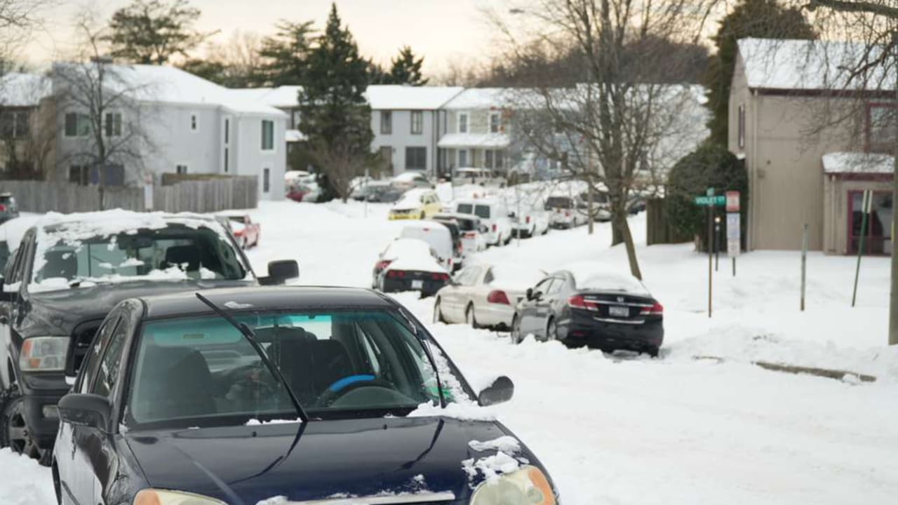 Continuará el frío congelante en el DMV mientras la nieve sigue afectando