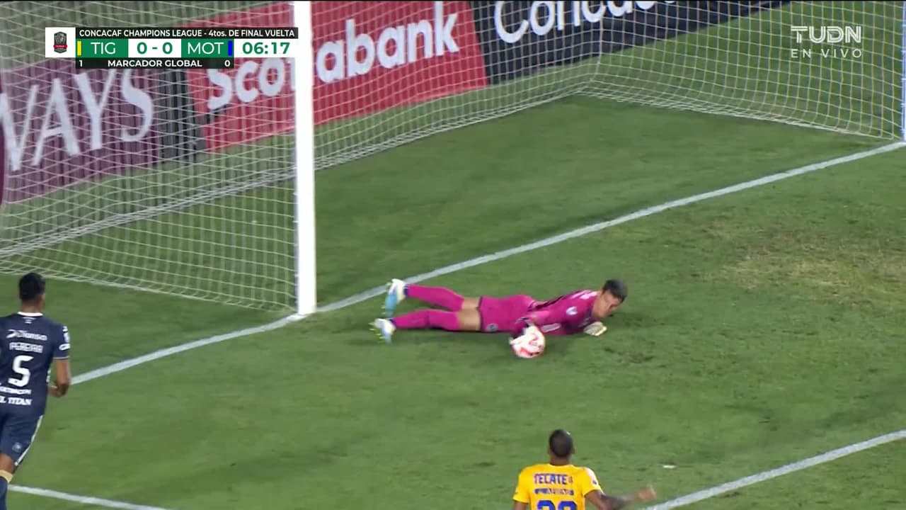 ¡TIRO ATAJADO! disparo por André-Pierre Gignac.